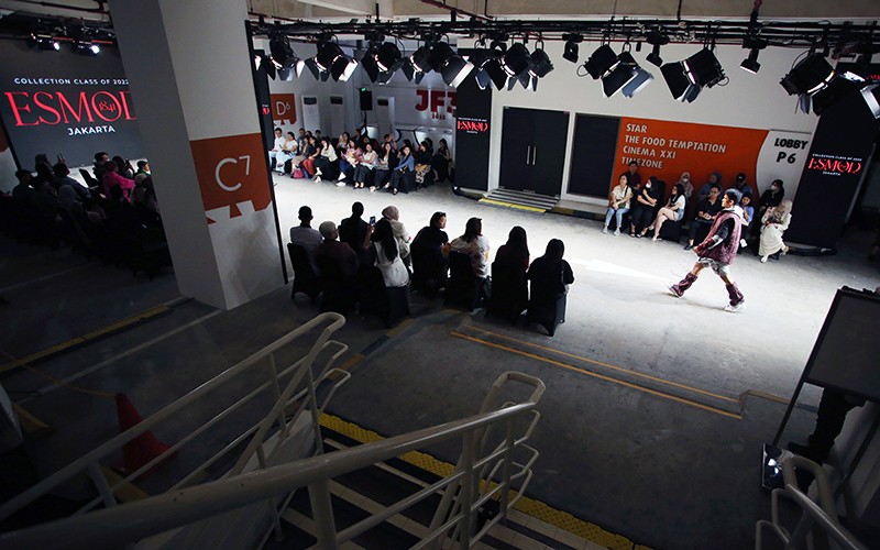 Lahan Parkir Disulap Menjadi Catwalk pada Ajang JF3 2023 - Bagian 1