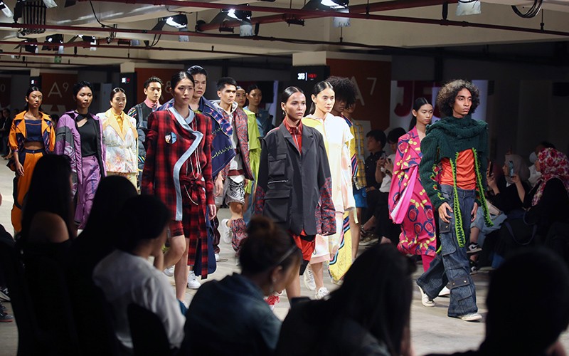 Lahan Parkir Disulap Menjadi Catwalk pada Ajang JF3 2023 - Bagian 3