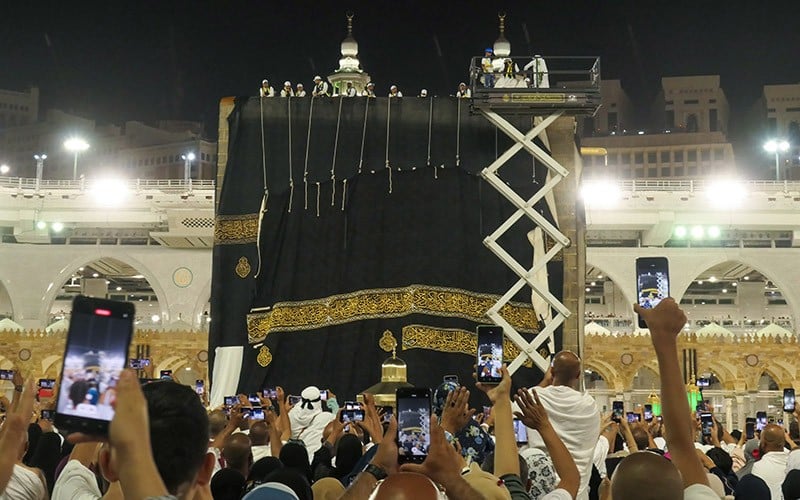 Melihat Proses Penggantian Kiswah Kain Penutup Ka'bah Setiap Tahun Baru Islam - Bagian 1