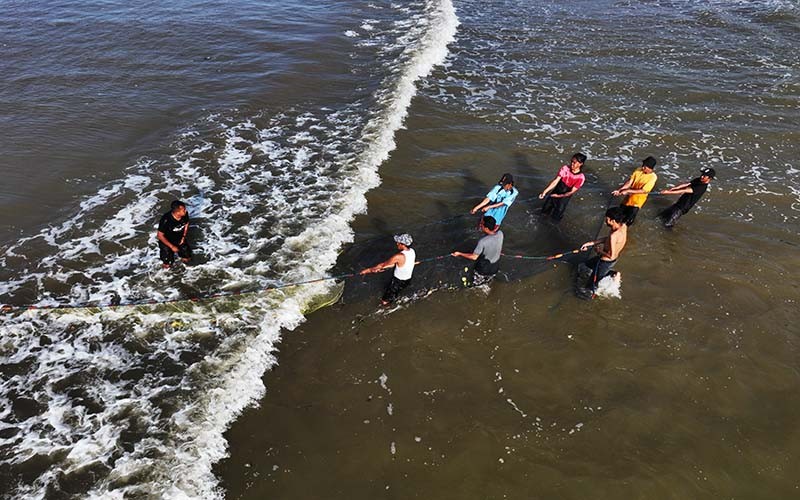 2 Anak Tenggelam Terseret Ombak di Tanjung Muara Sampara - Bagian 2