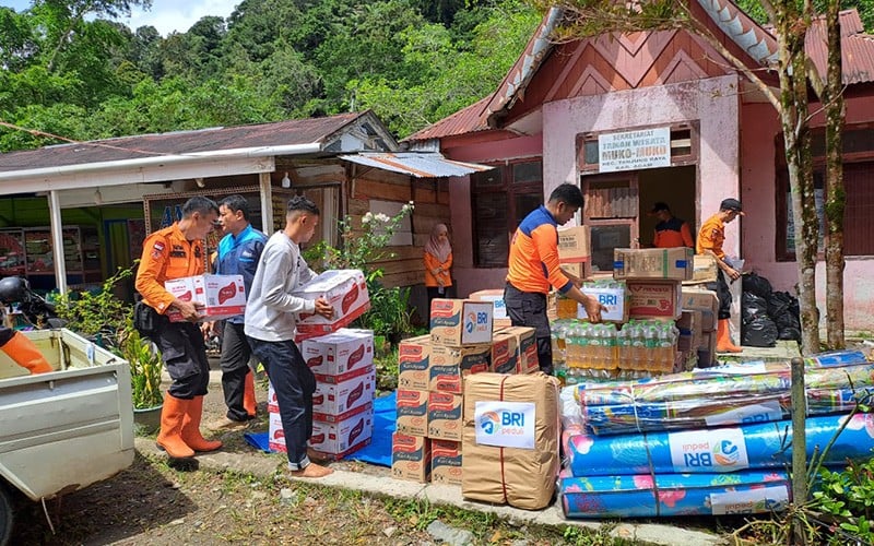 BRI Peduli Salurkan Bantuan Tanggap Bencana Banjir dan Longsor Padang - Bagian 2