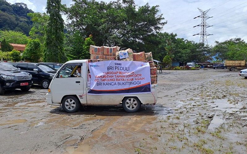 BRI Peduli Salurkan Bantuan Tanggap Bencana Banjir dan Longsor Padang - Bagian 3