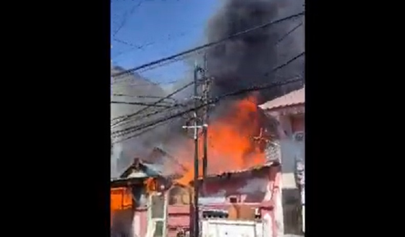 Rumah Kontrakan di Surabaya Ludes Terbakar gegara Kompor Lupa Dimatikan 