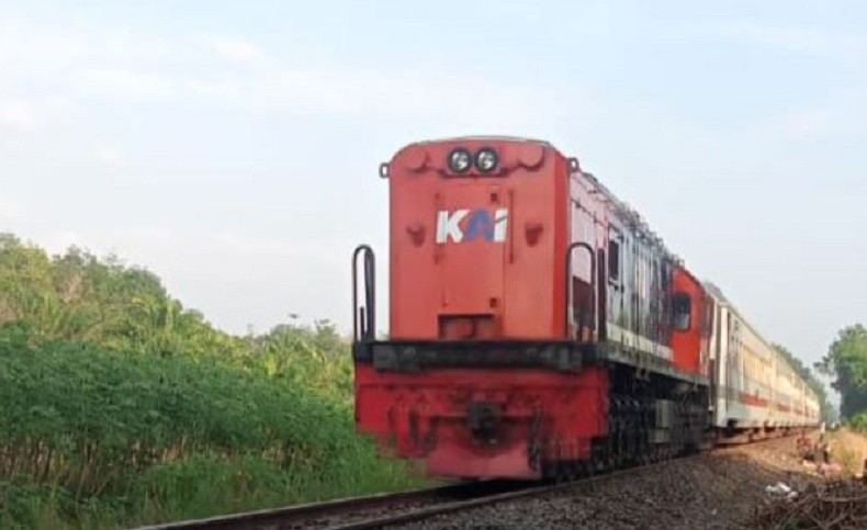 Evakuasi KA Kuala Stabas Tabrak Truk di Lampung Selesai, Perjalanan Kereta Kembali Normal