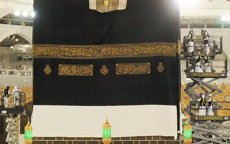 Melihat Proses Penggantian Kiswah Kain Penutup Ka'bah Setiap Tahun Baru Islam - Bagian 5
