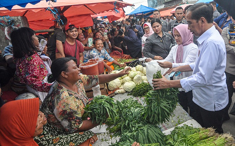 Presiden Jokowi dan Ibu Negara Belanja Sayur di Pasar Kota Bengkulu - Bagian 1