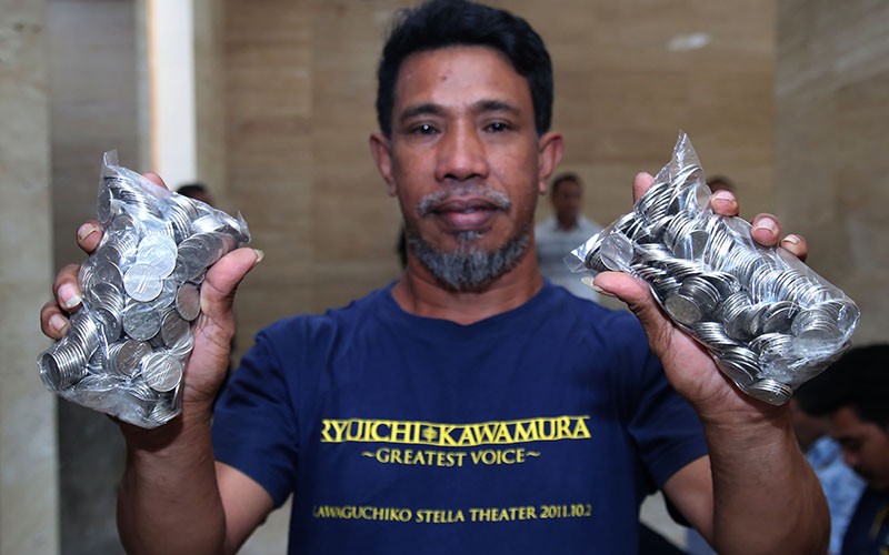 Pedagang di Ternate Kumpulkan Koin Rp500-Rp1.000 dalam Setahun Lebih, Ini Hasilnya - Bagian 1