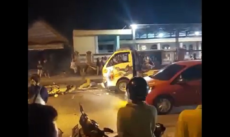 Kecelakaan di Mojokerto, 2 Pemotor Tabrak Pikap hingga Luka Parah, Diduga Mabuk  