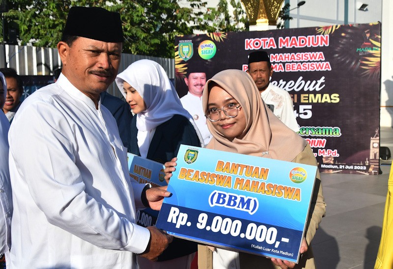 1.000 Mahasiswa Kota Madiun Dapat Beasiswa Ikuti Doa Bersama - Bagian 2