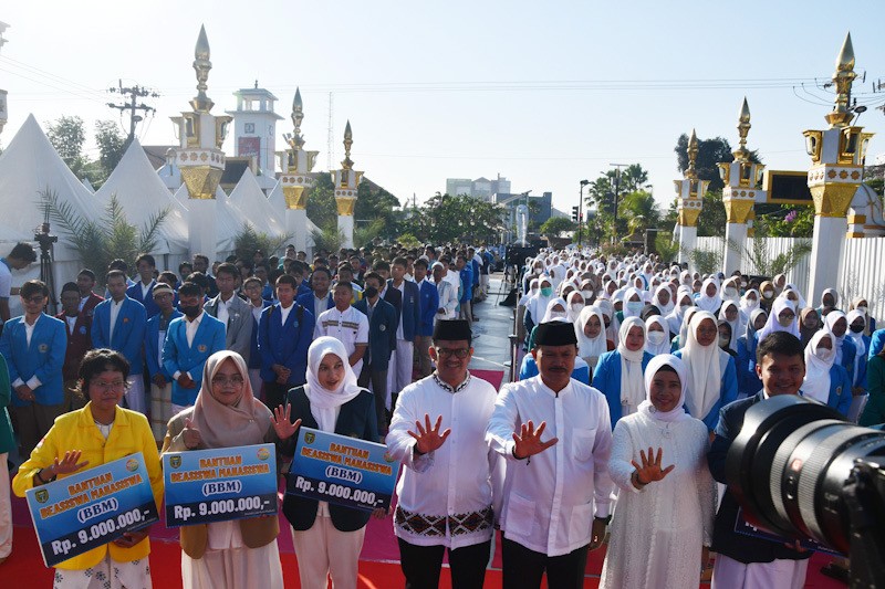 1.000 Mahasiswa Kota Madiun Dapat Beasiswa Ikuti Doa Bersama - Bagian 1