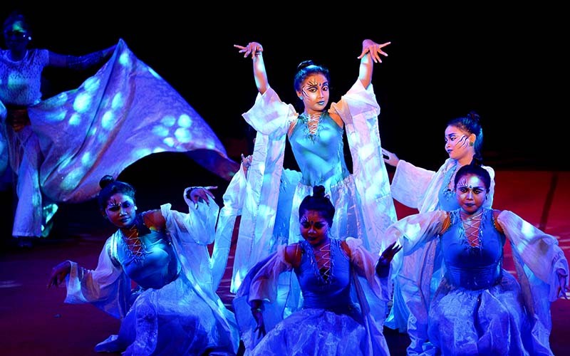 Parade Tari Kontemporer Disuguhkan Puluhan Seniman Bali dan Kalsel - Bagian 1