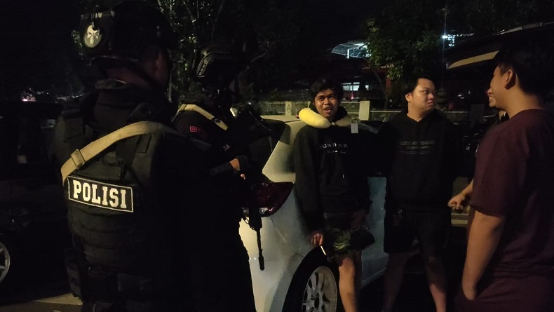 title Antisipasi Kejahatan Geng Motor di Bandung, Personel Brimob Bersenjata Turun Tangan Antisipasi Kejahatan Geng Motor di Bandung, Personel Brimob Bersenjata Turun Tangan