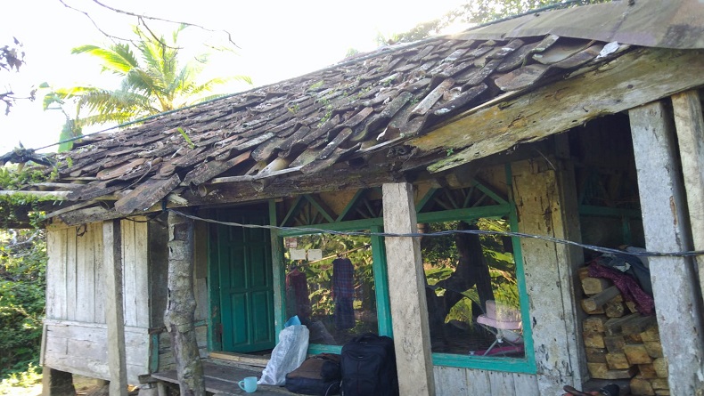 Memprihatinkan, Kakek Renta asal Tegalbuleud Sukabumi Tinggal di Gubuk Reyot 