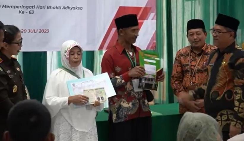 25 Pasangan Nikah Massal di Pandeglang, Ada yang Sudah Punya Cucu