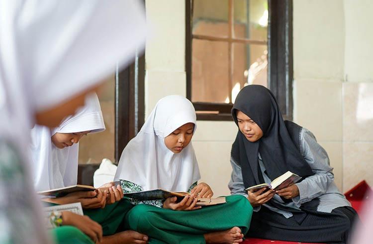 Kisah Noni Cantika Wiguna, Pelajar Bandung yang Diterima Kuliah Gratis di UGM