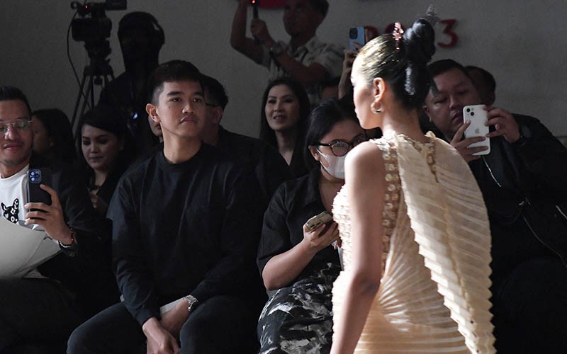 Ekspresi Kaesang Lihat Sang Istri jadi Peragawati di JF3  - Bagian 2