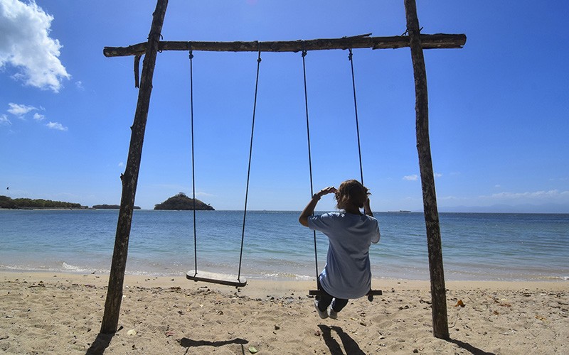 Potensi Wisata Pantai Elak-Elak Lombok Barat - Bagian 1