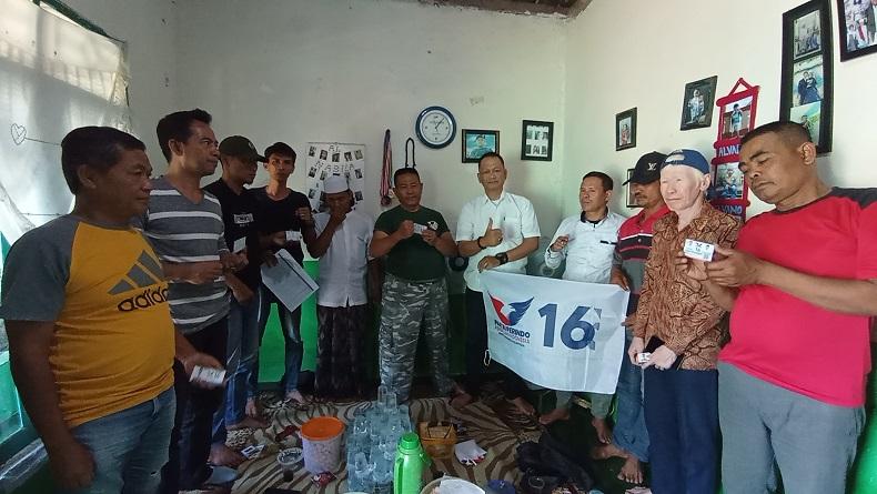 Bacaleg Partai Perindo Bagikan Ratusan KTA Berasuransi di Bantargadung Sukabumi