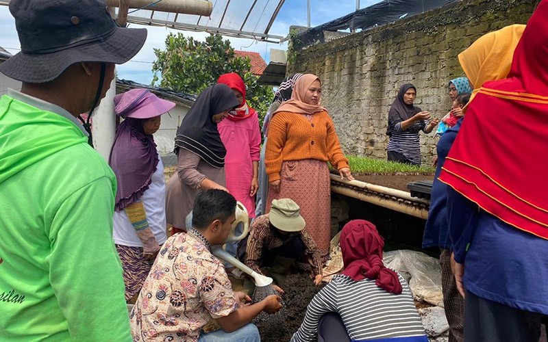 PNM Peduli Olah Limbah Jadi Berkah untuk Kampung Madani Cibodas - Bagian 2