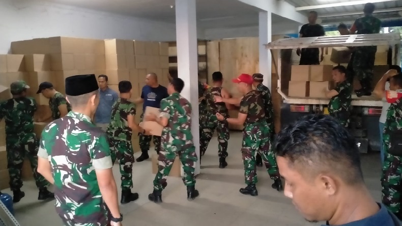 Personel Kodim Indramayu Gerebek 3 Gudang Miras, Sita 60.000 Botol