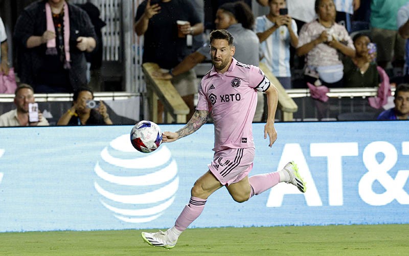 Jago Banget, Lionel Messi Langsung Cetak Gol saat Main Perdana di Inter Miami - Bagian 1
