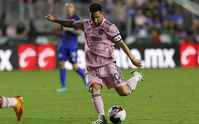Jago Banget, Lionel Messi Langsung Cetak Gol saat Main Perdana di Inter Miami - Bagian 2