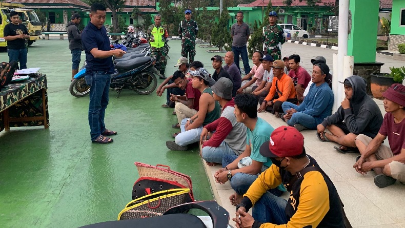 125 Penjudi Sabung Ayam Kocar-kacir Digerebek Personel Kodim 0604 Karawang
