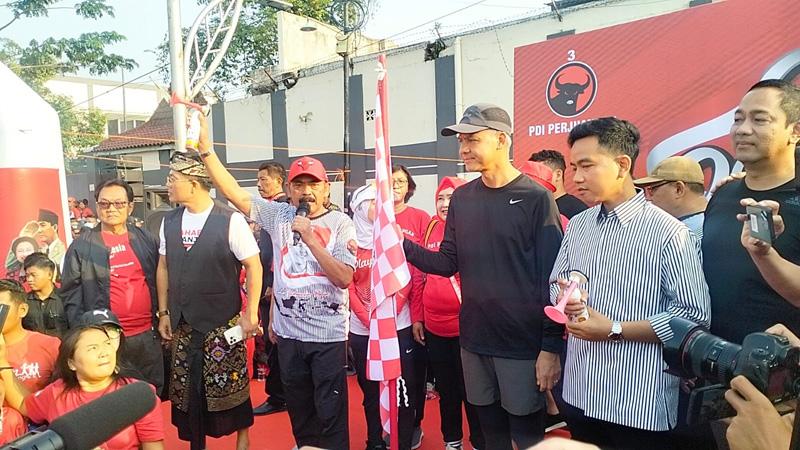 Ganjar Pranowo Ditemani Gibran, Rudy hingga Hendi Ikuti Jalan Sehat di Solo