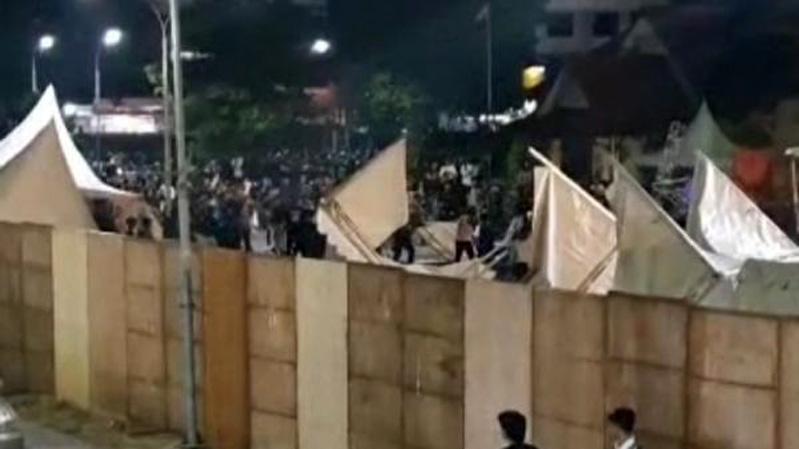 Konser Musik di De Tjolomadu Karanganyar Ricuh: Penonton Rusak Tenda, 3 Orang Diamankan