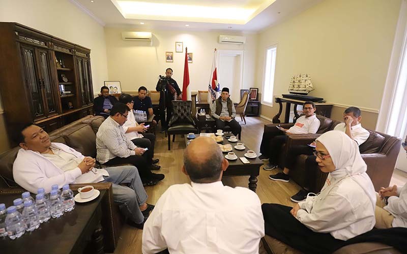 TGB Temui Relawan Jokowi yang Kini Mendukung Bacapres Ganjar Pranowo - Bagian 2