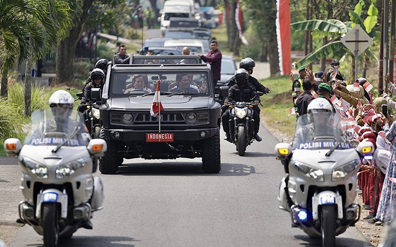 Momen Jokowi, Prabowo dan Erick Thohir Naik Maung 4x4 Pindad - Bagian 3