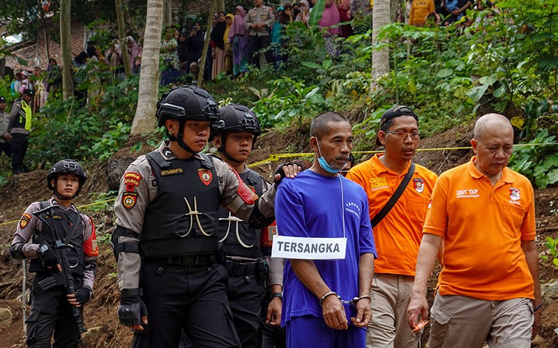 Rekonstruksi Pembunuhan 7 Bayi Hasil Inses Oleh Ayah Kandung - Bagian 2