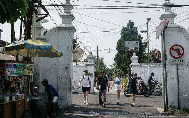 Potret Bule Naik Becak di Yogyakarta - Bagian 2