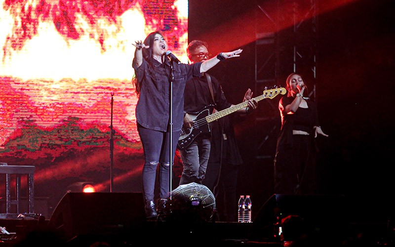 Kikan Rujuk Bikin Band Cokelat Nostalgia Bareng Penonton di We The Fest 2023 - Bagian 2