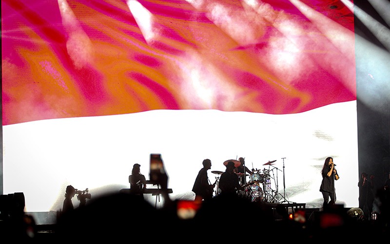 Kikan Rujuk Bikin Band Cokelat Nostalgia Bareng Penonton di We The Fest 2023 - Bagian 4