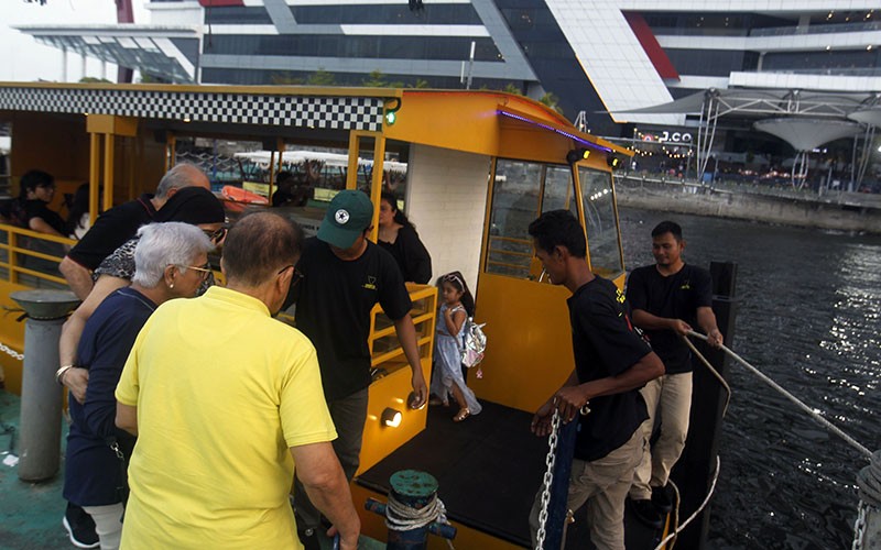 Menikmati 1 Jam Perjalanan Jelajah Teluk Ibu Kota dengan Jakarta Water Bus - Bagian 5