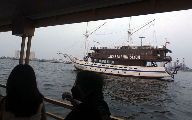 Menikmati 1 Jam Perjalanan Jelajah Teluk Ibu Kota dengan Jakarta Water Bus - Bagian 2