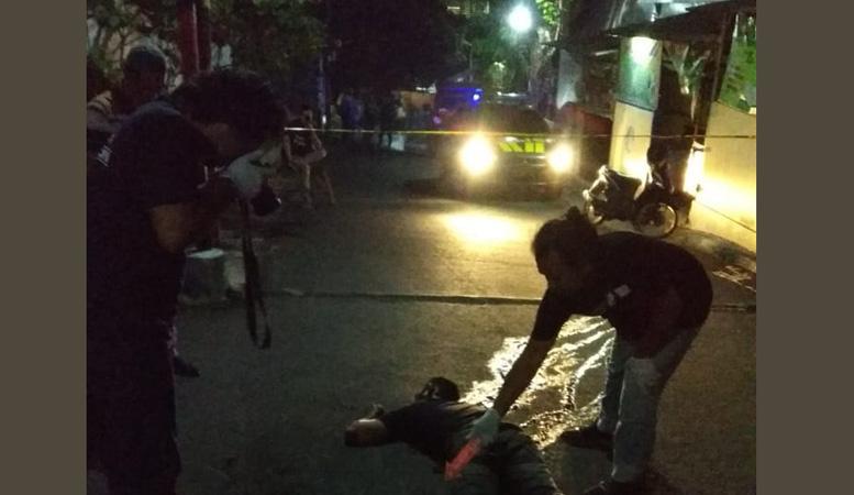 Semarang Gempar, Pria Tewas Bersimbah Darah dengan Luka Tusuk Tergeletak di Jalan Mugas
