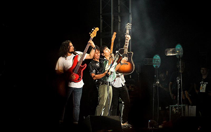 Sheila On 7 Gantikan The 1975, Duta cs Sukses Meriahkan We The Fest  - Bagian 5