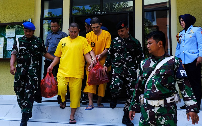 Anggota TNI AD Bawa 20 Kg Sabu Dituntut Penjara Seumur Hidup dan Dipecat - Bagian 3