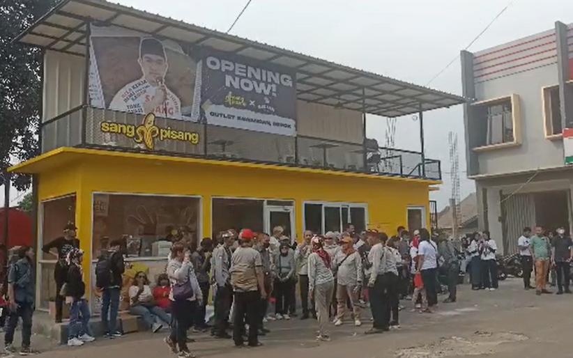Bukan Kampanye, Kaesang Resmikan Gerai Sang Pisang di Sawangan Depok - Bagian 2