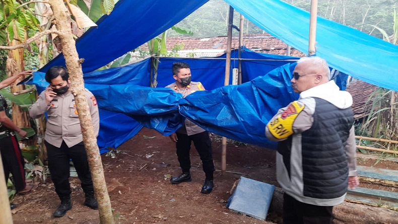 Siswa SMPN 1 Ciambar Sukabumi Meninggal saat MPLS, Makam Dibongkar Petugas untuk Autopsi