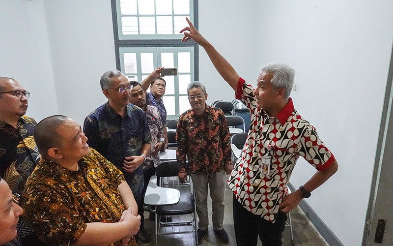 Ganjar Pranowo Serahkan Bantuan kepada Politeknik Gusdurian - Bagian 2