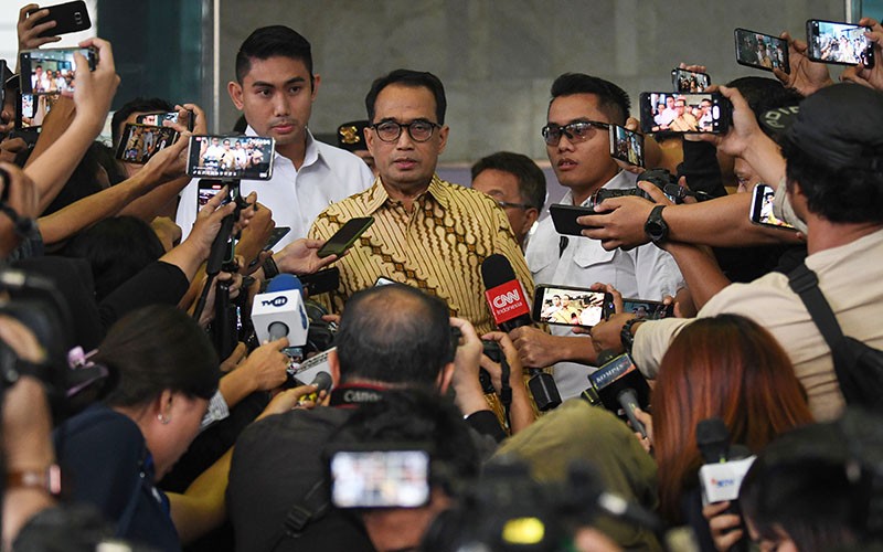 KPK Periksa Menhub Budi Karya Sumadi Selama 10 Jam - Bagian 2