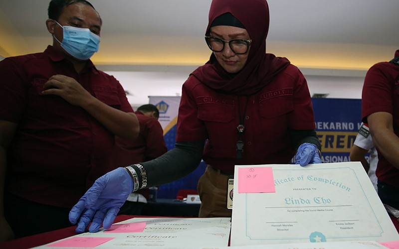 Kokain Berbentuk Lembaran Sertifikat Diselundupkan dari Spanyol ke Indonesia - Bagian 3