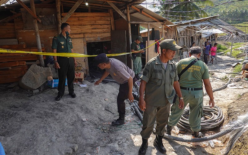 Operasi Penyelamatan 8 Penambang Emas Terjebak Dalam Lubang Galian di Banyumas - Bagian 2