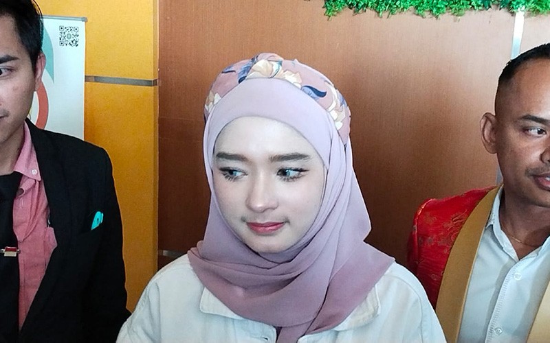 Senyum Inara Rusli Beberkan 50 Barang Bukti Saat Sidang Cerai Dengan ...