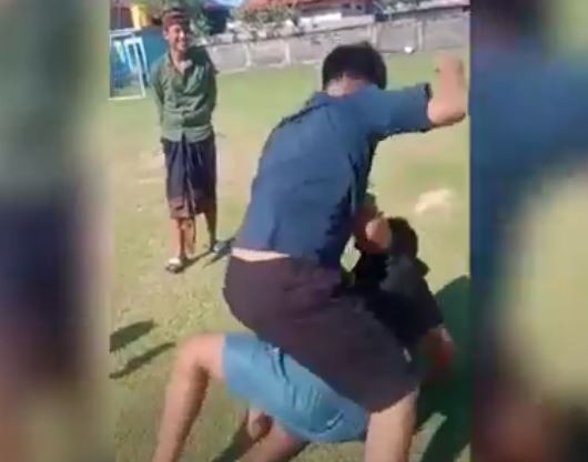Viral 2 Siswa SMP Duel ala Tarung Bebas di Lapangan Astagina Denpasar