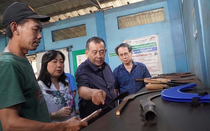 UMKM Pande Besi Banyumas Dikenalkan ke Produsen Alat Kesehatan di Sukabumi - Bagian 1