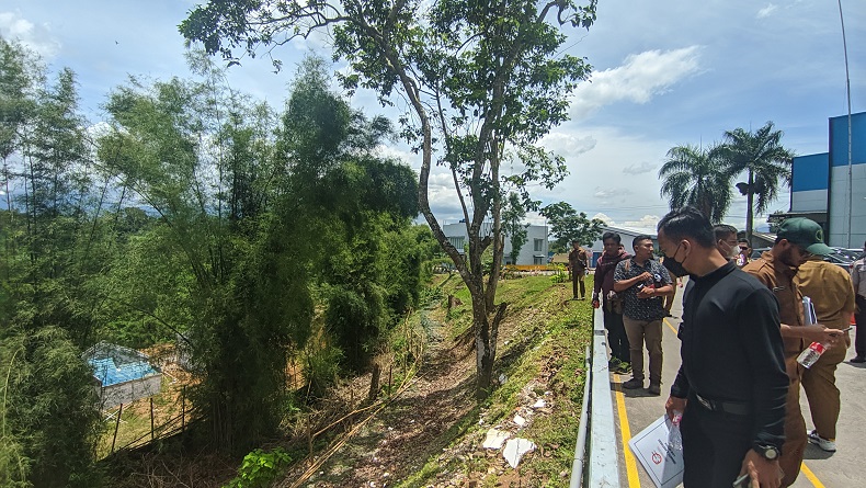 Tanah Longsor Ancam Pabrik di Parungkuda, Pemkab Sukabumi Diminta Bertindak